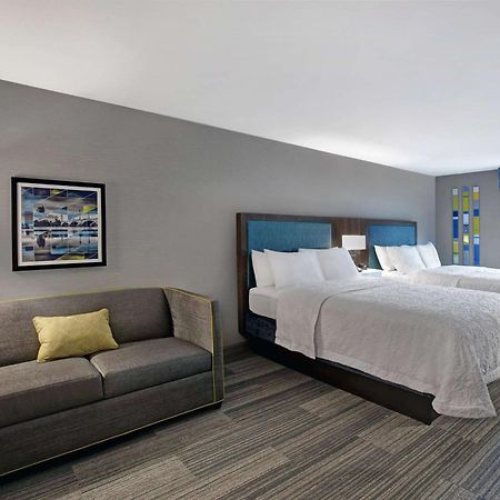 Hampton Inn Уестфийлд Екстериор снимка