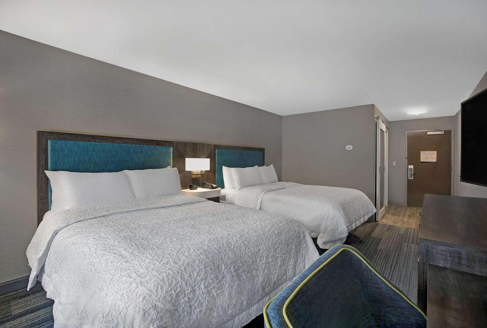 Hampton Inn Уестфийлд Екстериор снимка