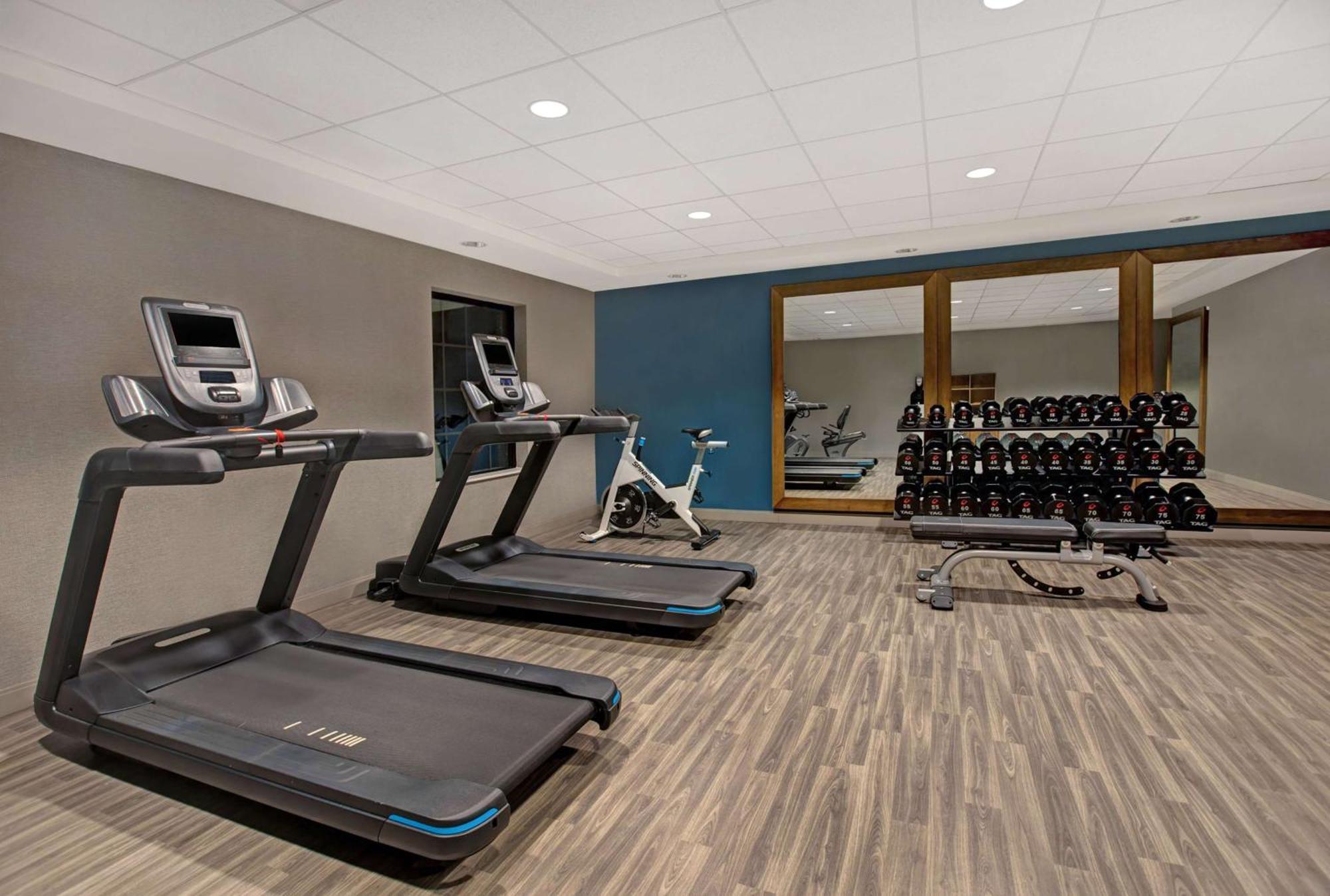 Hampton Inn Уестфийлд Екстериор снимка