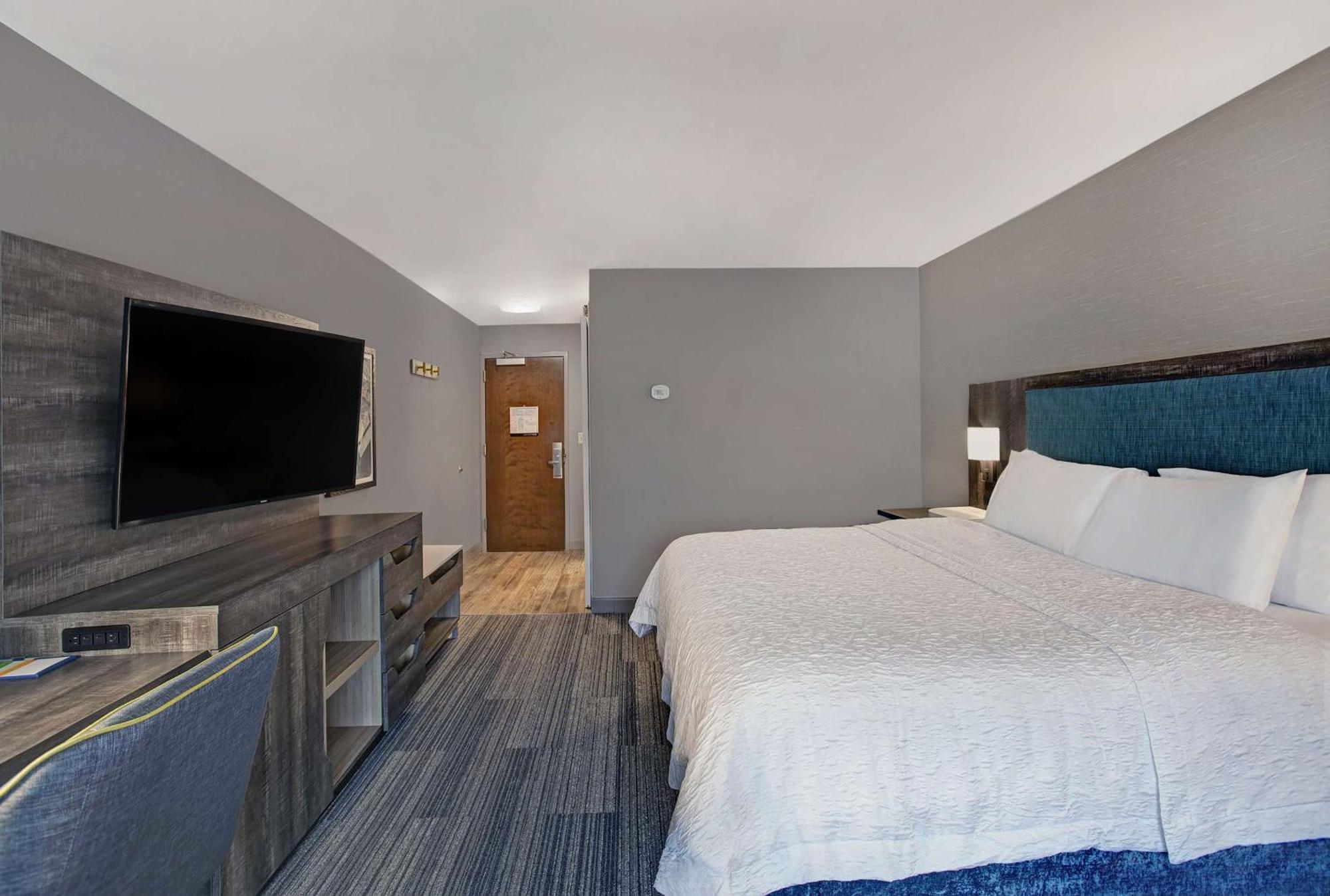 Hampton Inn Уестфийлд Екстериор снимка
