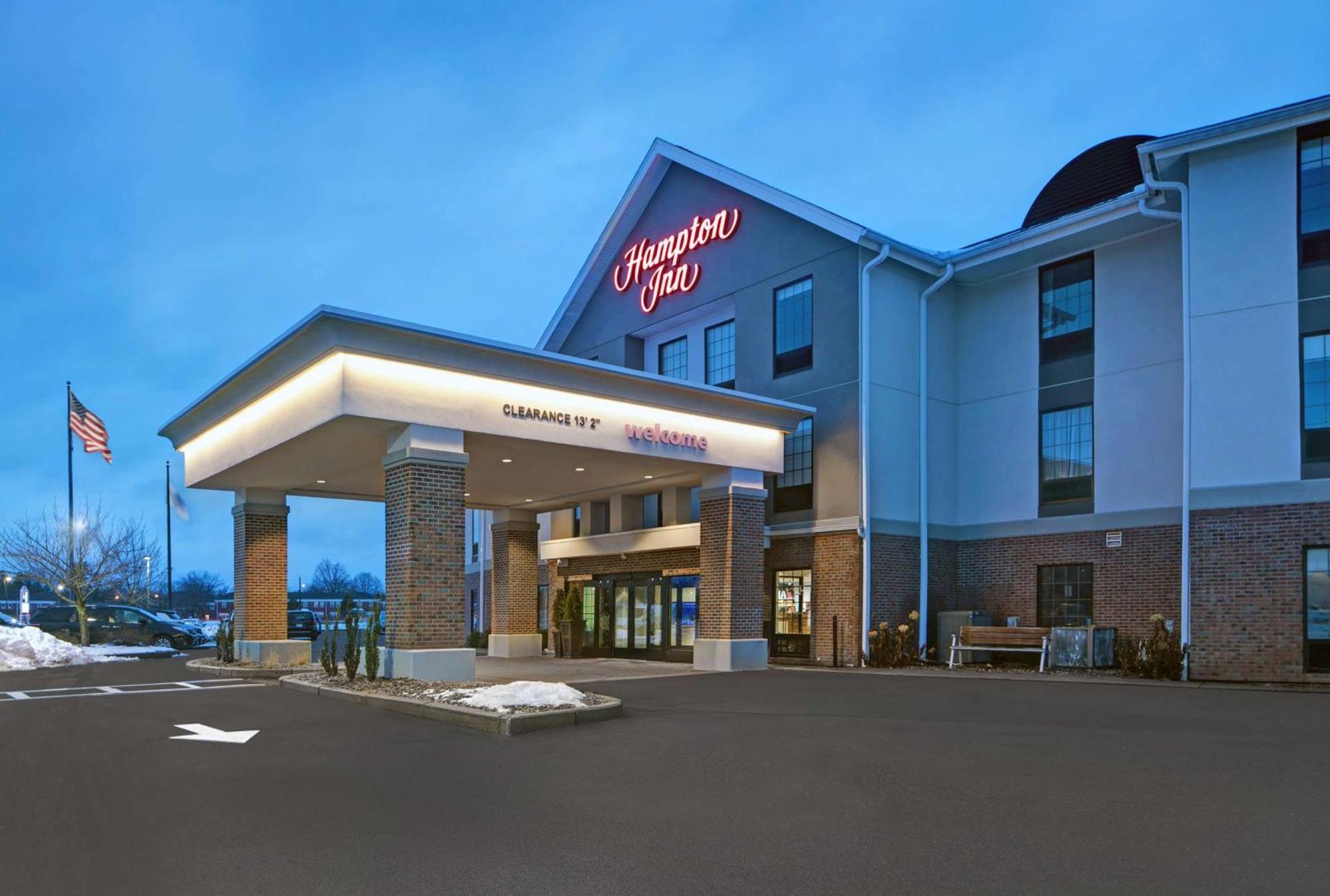 Hampton Inn Уестфийлд Екстериор снимка