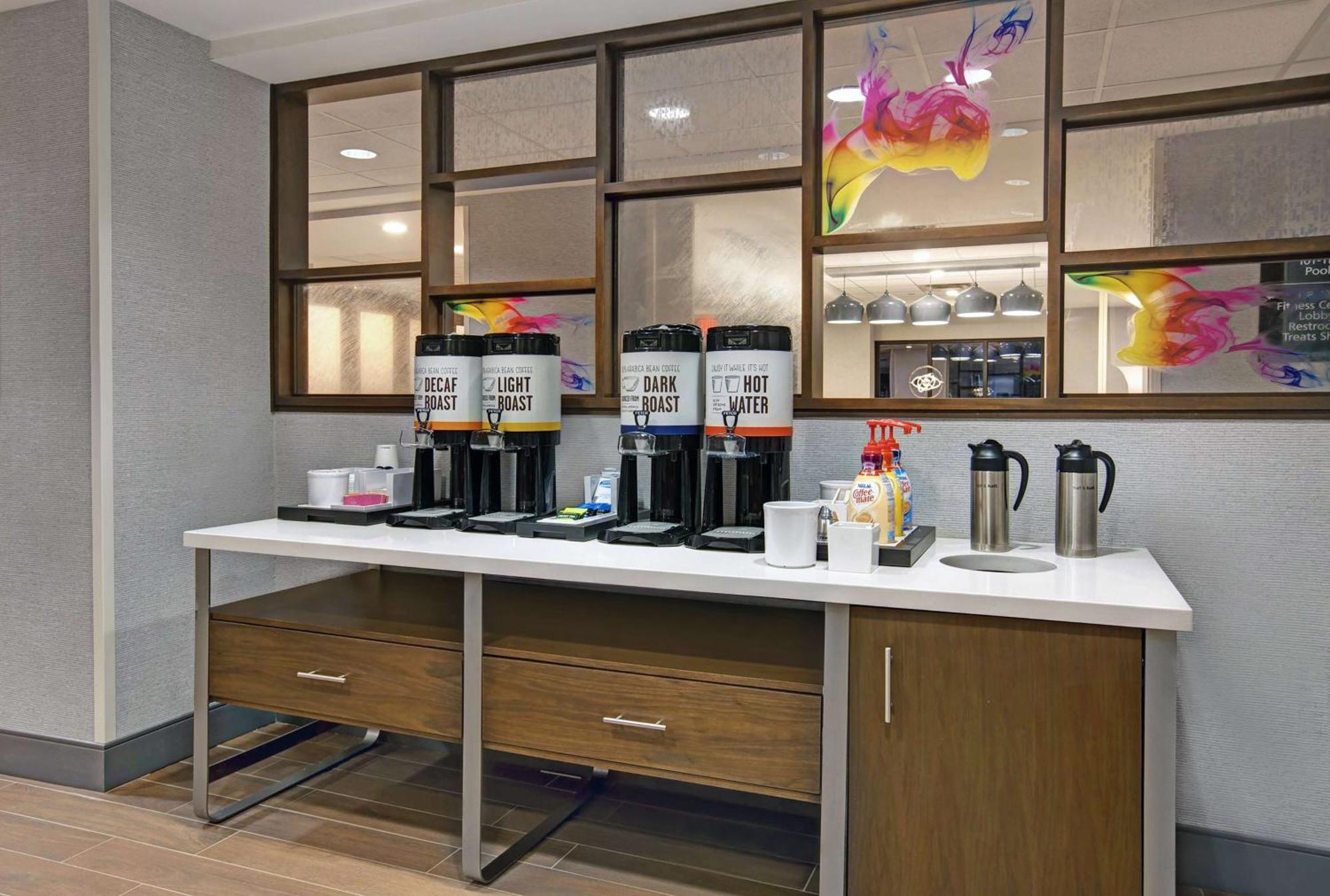 Hampton Inn Уестфийлд Екстериор снимка