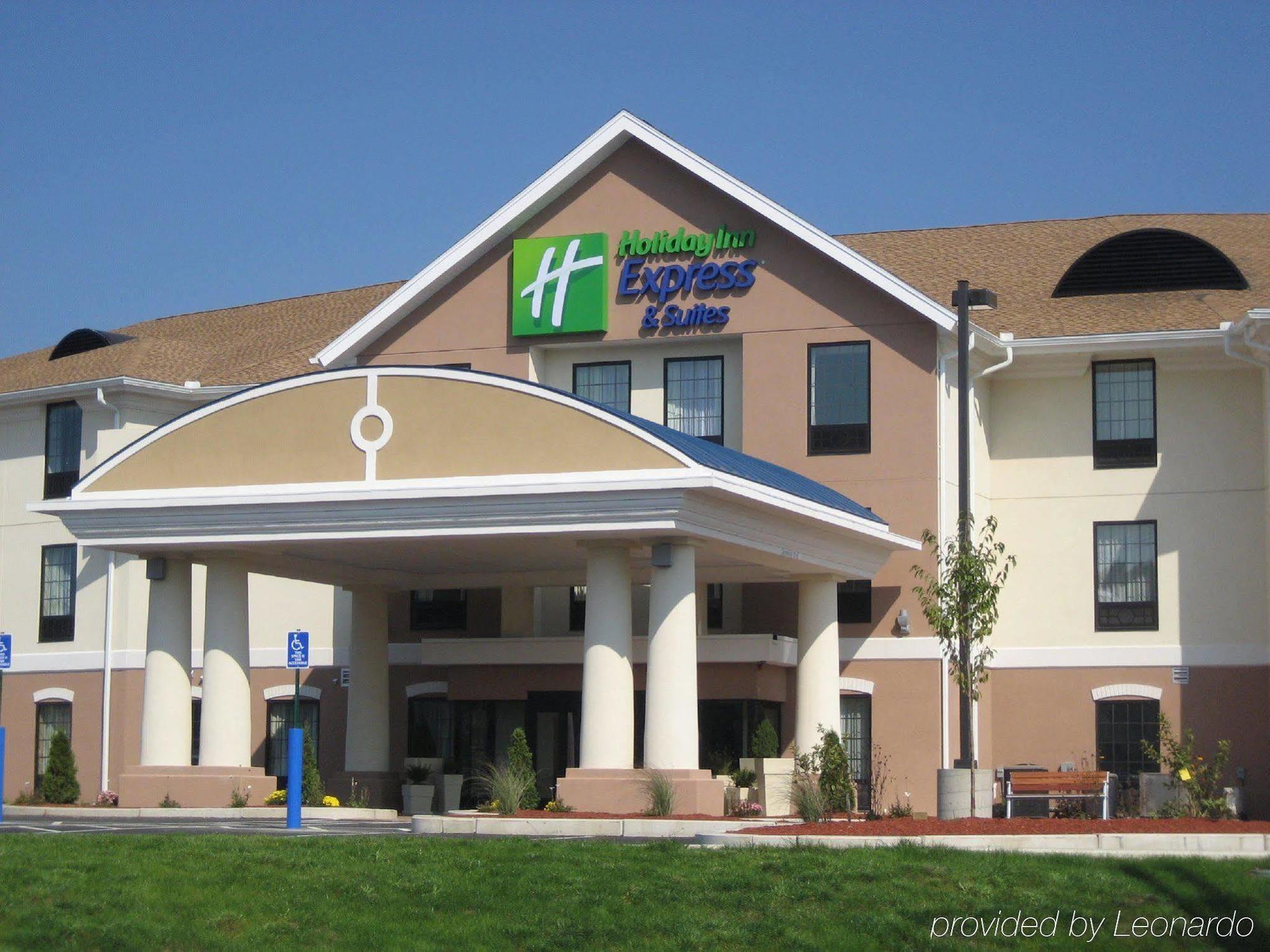 Hampton Inn Уестфийлд Екстериор снимка
