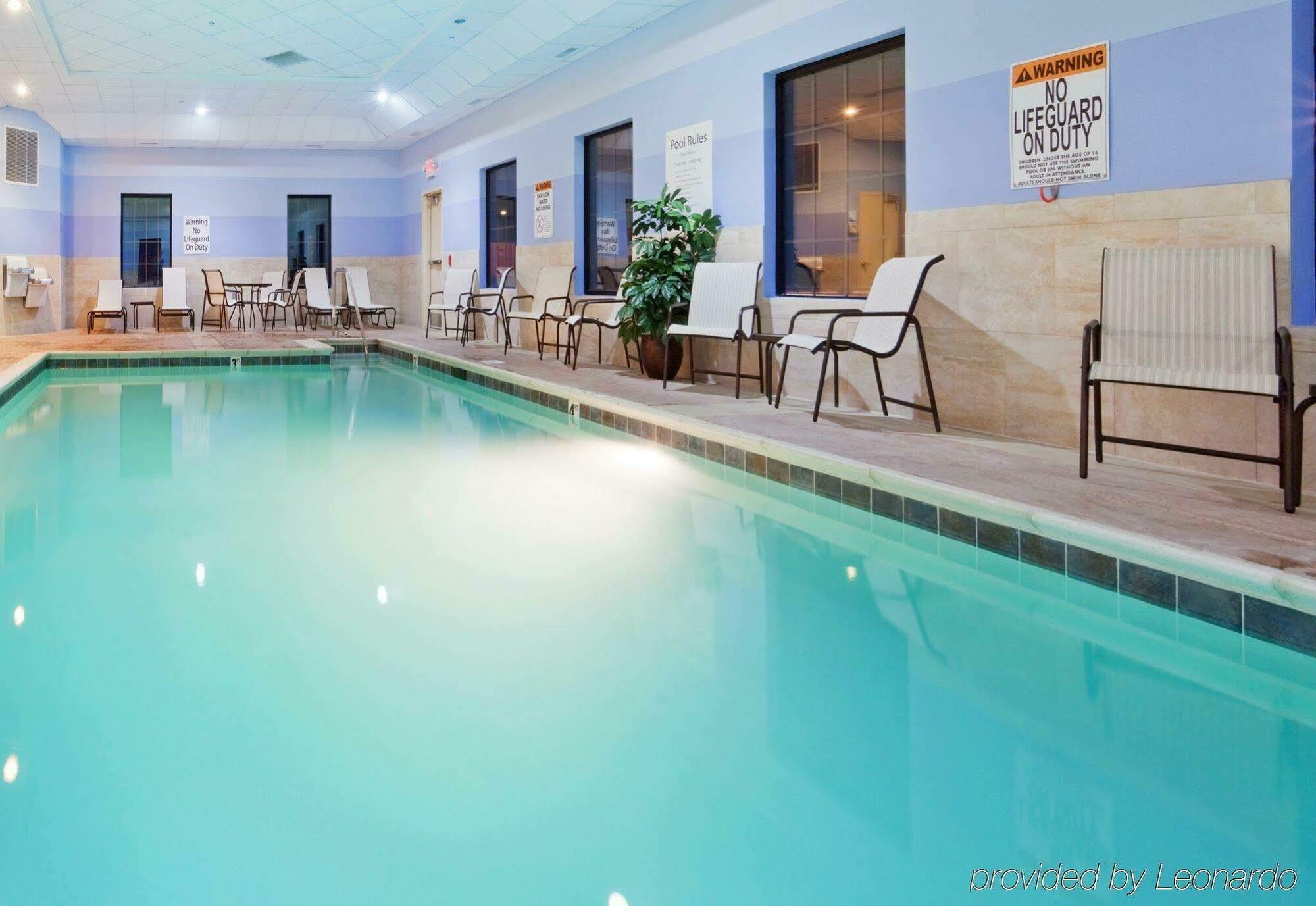 Hampton Inn Уестфийлд Екстериор снимка