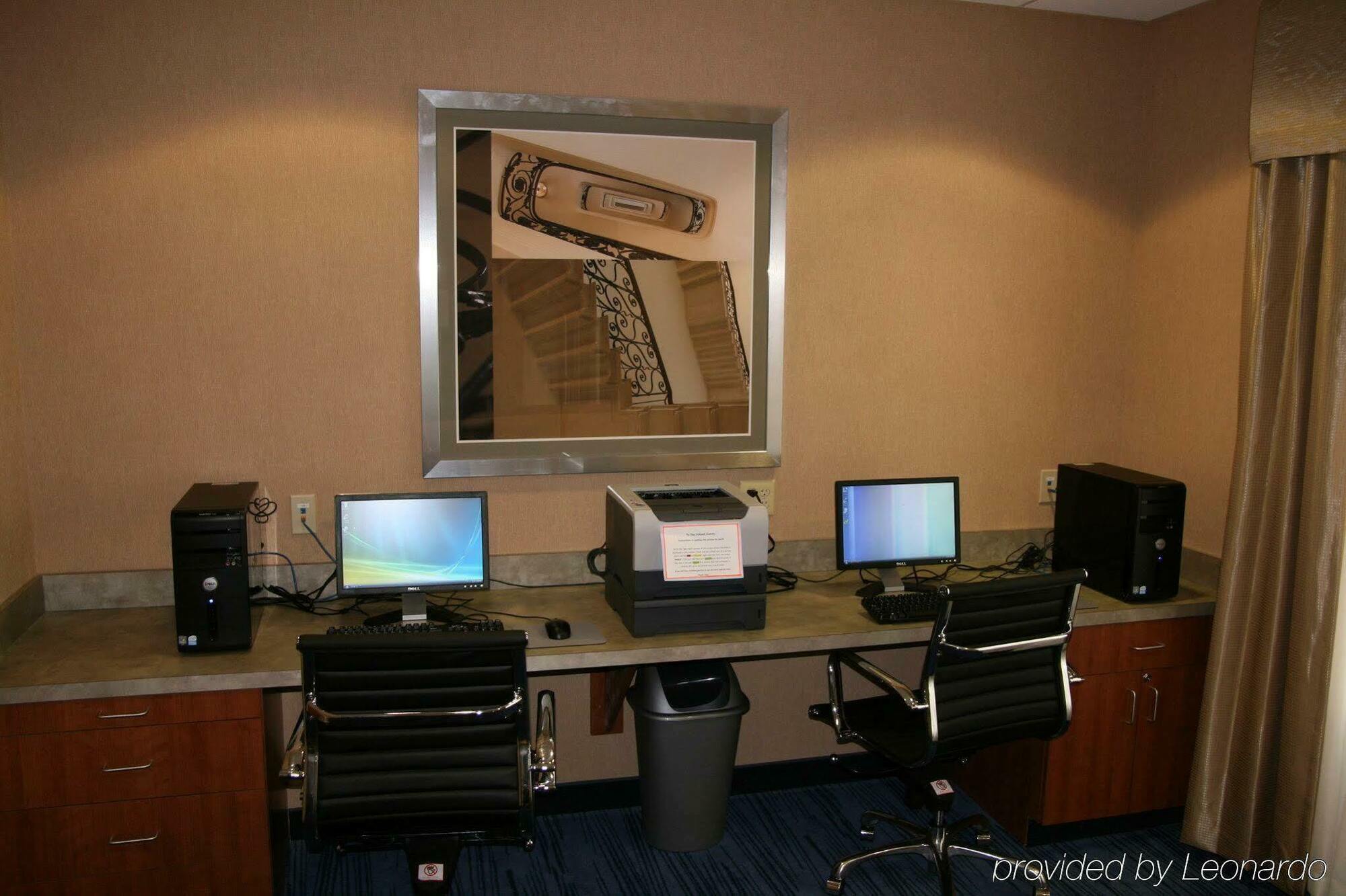 Hampton Inn Уестфийлд Екстериор снимка