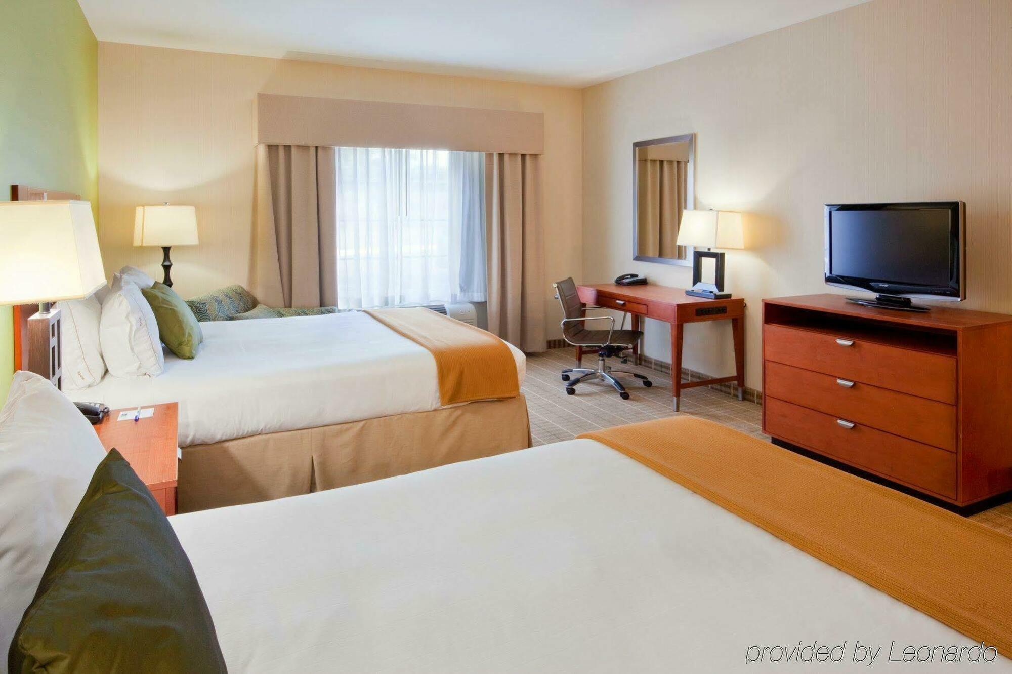 Hampton Inn Уестфийлд Екстериор снимка