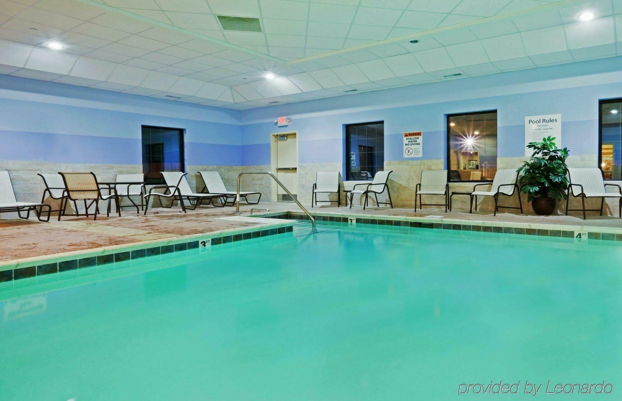 Hampton Inn Уестфийлд Екстериор снимка