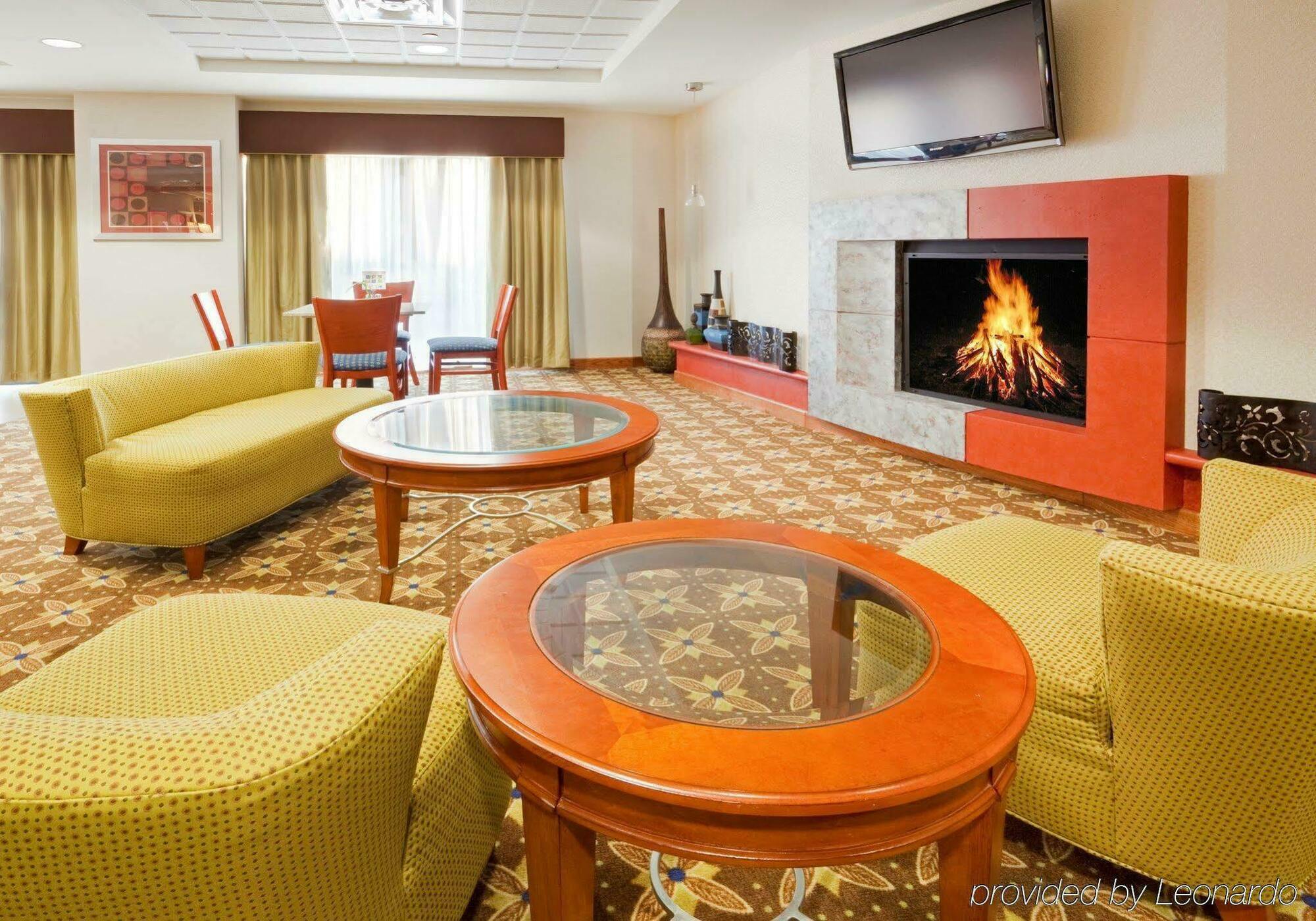 Hampton Inn Уестфийлд Екстериор снимка